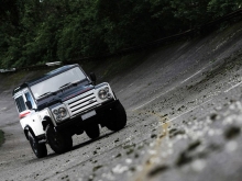 Land Rover Defender przez Aznom 2010 13